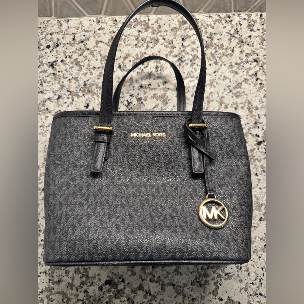 Michael Kors Jet Set Travel Top-Zip Tote Bag